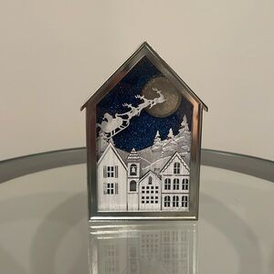 Bath & Body Works Wallflower Plug - Santa Flying Over The Houses